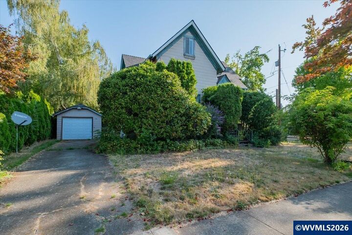 Property Photo:  1489 Court St NE  OR 97301 