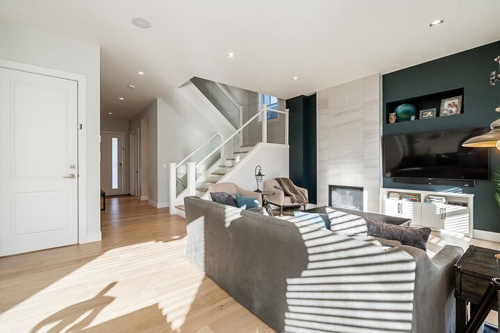 Property Photo: 16752 17A Avenue BC V3Z 0T3