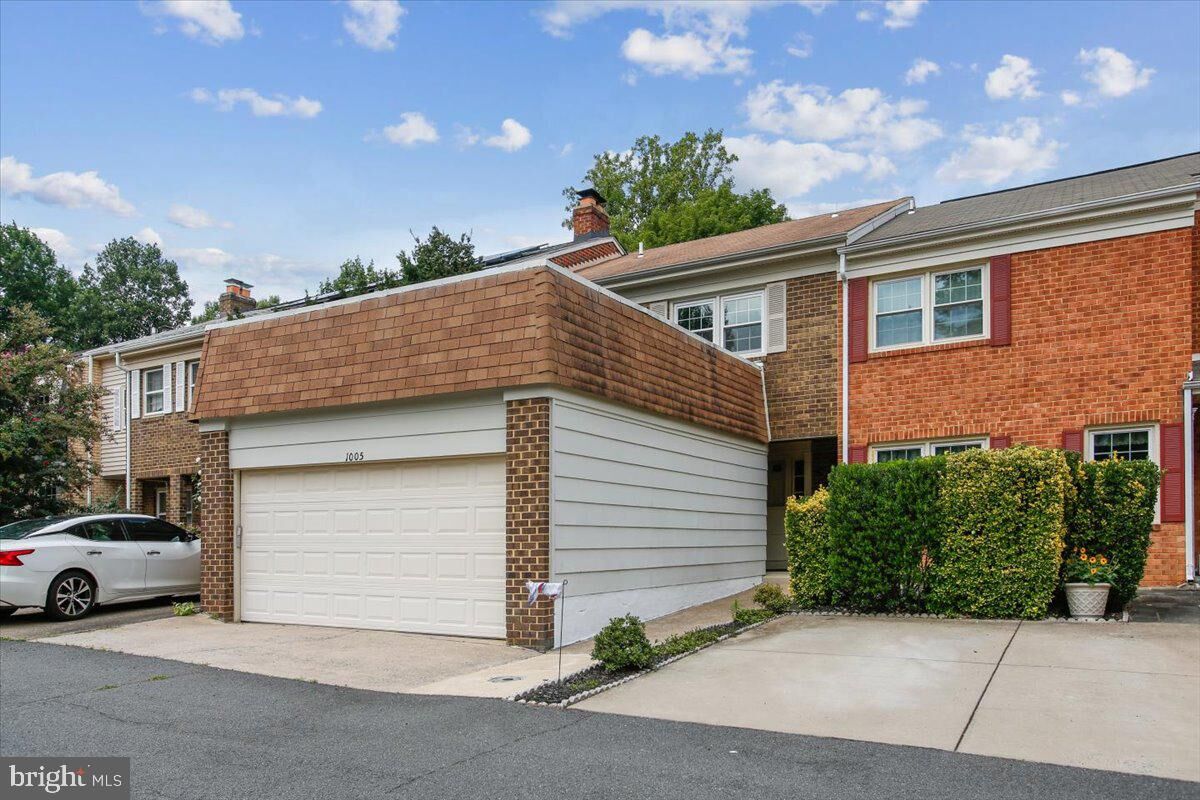 Property Photo: 1005 Tapawingo Road SW VA 22180