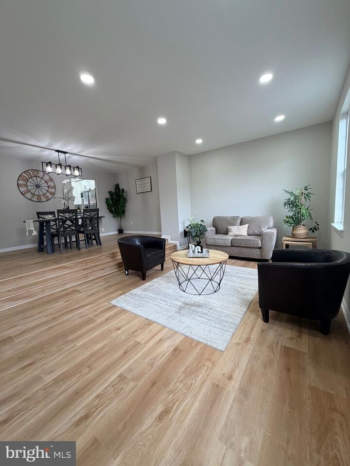 Property Photo:  32 E McCaulley Court  DE 19801 