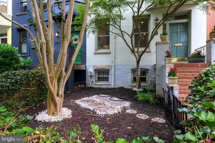 Property Photo:  208 12th Street SE  DC 20003 