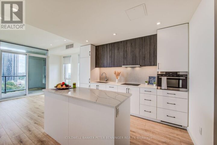 Property Photo:  741 King Street West 1212  ON N2G 0E9 