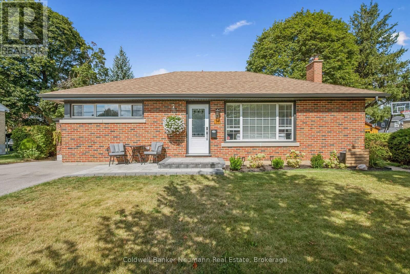 Property Photo:  11 Western Avenue  ON N1H 6A5 