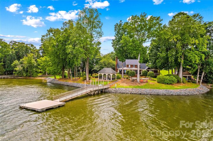 Property Photo:  810 Fox Hollow Lane  NC 28146 