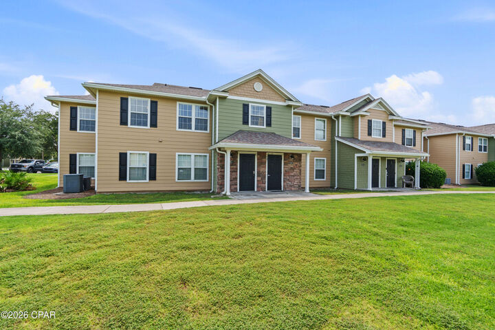 Property Photo: 616 Cape Cod Drive FL 32407