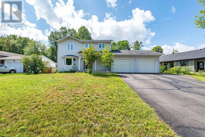 4 Banting Drive — photo 1