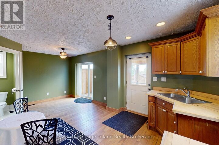 Property Photo:  16 Broadway Street  ON N4S 2Z9 
