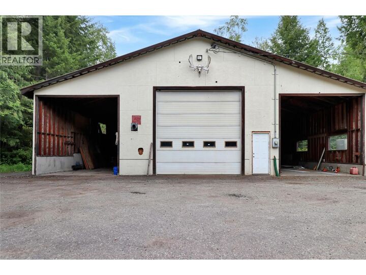 Property Photo: 208 Schmidt Road BC V0E 1N2