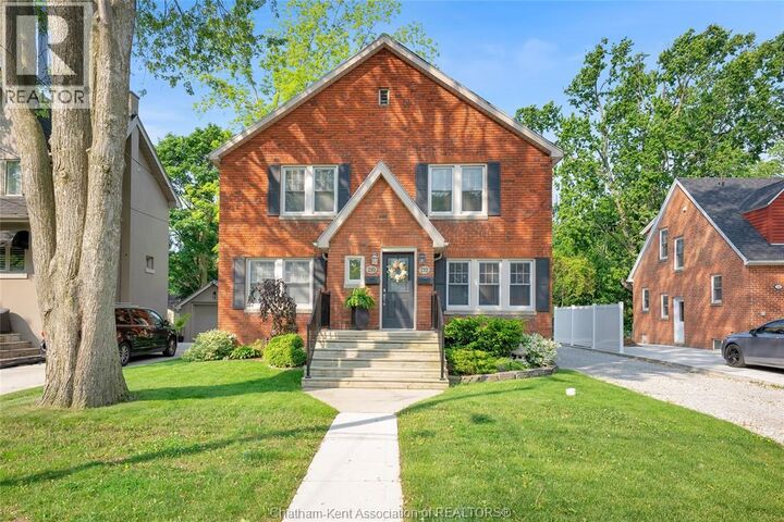 Photo de la propriété:  210-212 Elizabeth Street  ON N7L 2Y7 