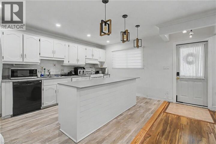 Property Photo:  2110 Cavendish Drive  ON L7P 1Z3 