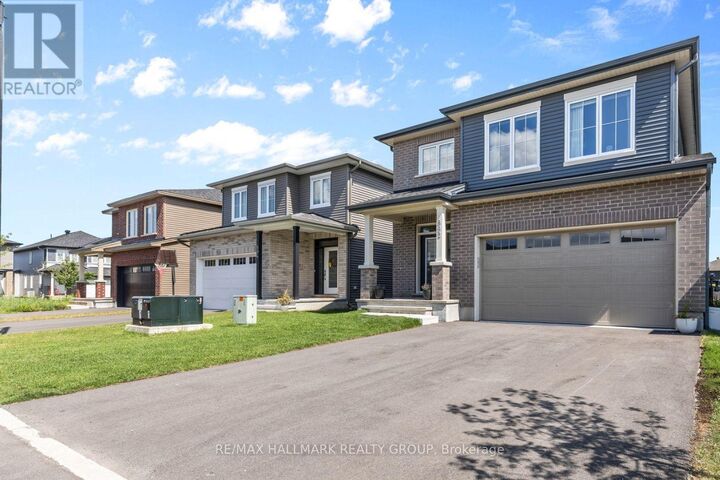 Property Photo: 892 Sendero Way ON K2S 2W8