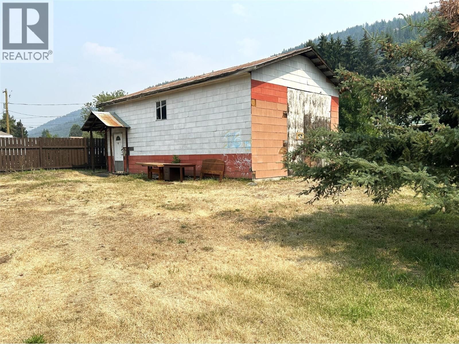 Property Photo:  176 Copper Avenue North  BC V0H 1J0 
