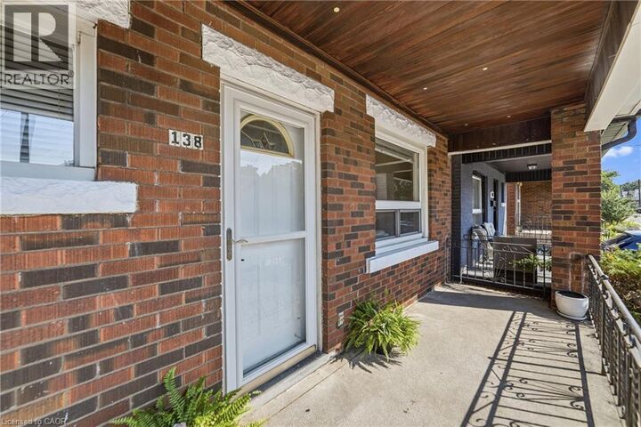 Property Photo:  138 Cameron Avenue North  ON L8H 4Z3 