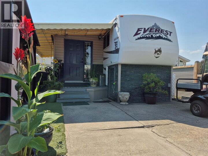 Property Photo:  415 Commonwealth Road 66  BC V4V 1P4 