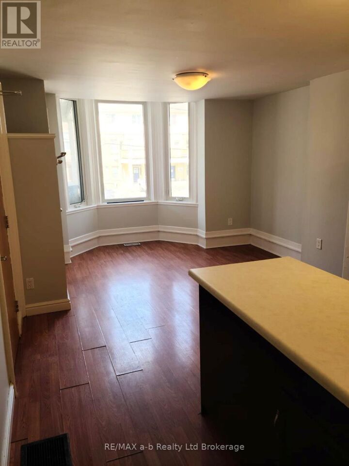 Property Photo:  26 Stanley Street 3  ON N6C 1B1 