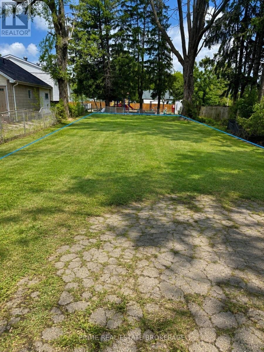 Property Photo:  1849 Dundas Street  ON N5W 3E7 