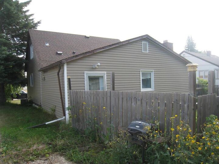 Property Photo: 336 7th Avenue South MB R0L 1Z0