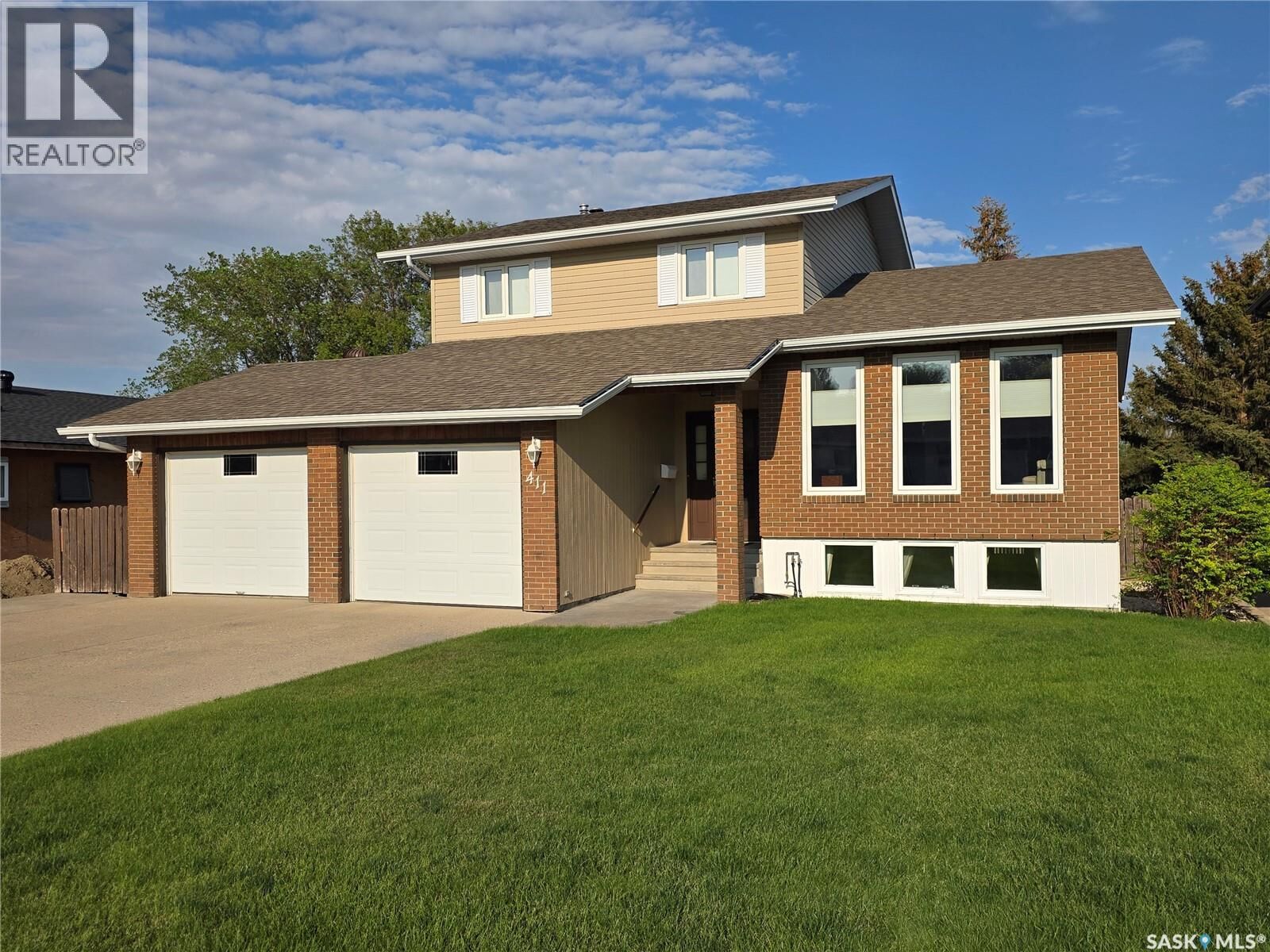Property Photo: 411 Milburn Crescent SK S9H 4X8