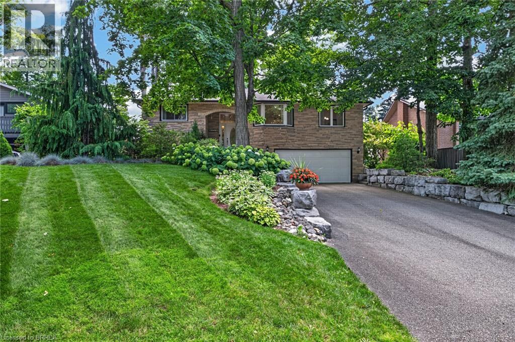 Photo de la propriété:  245 Corrie Crescent  ON N2L 5W3 