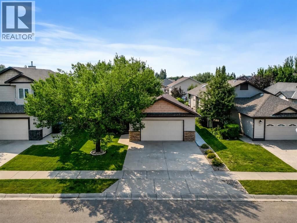 Property Photo:  236 Southgate Boulevard South  AB T1K 5C3 