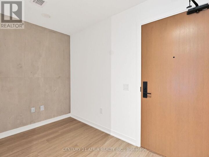 Property Photo: 195 McCaul Street 716 ON M5T 1W6
