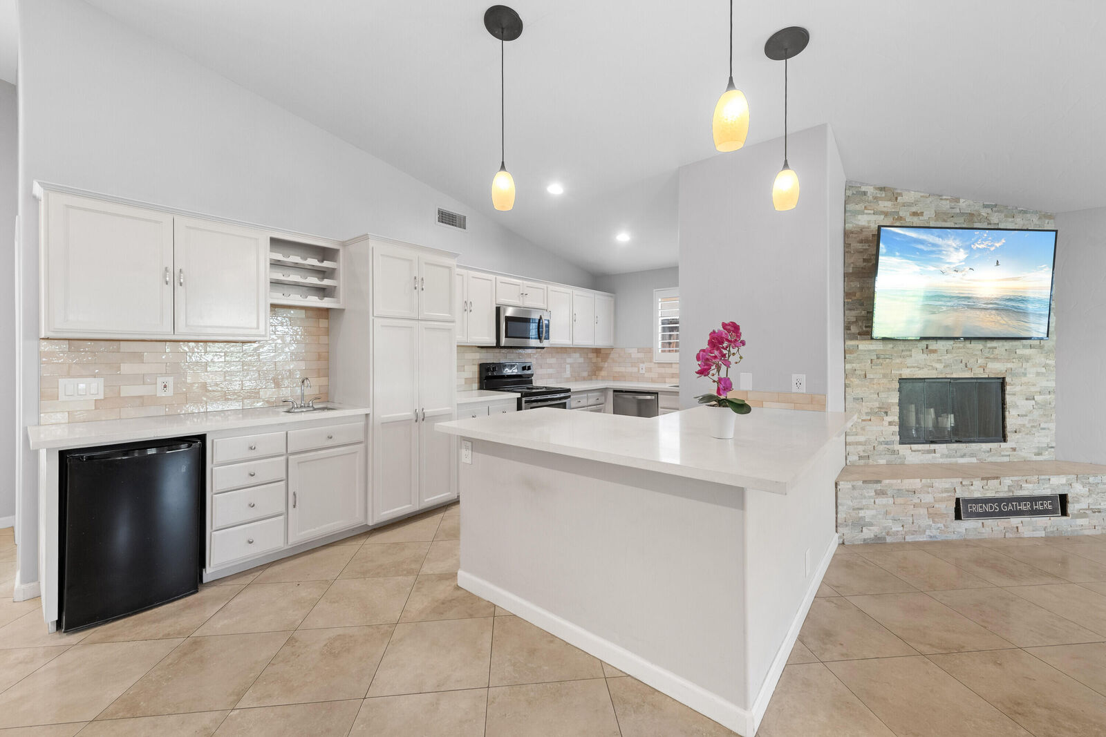 Property Photo: 52580 Avenida Navarro CA 92253