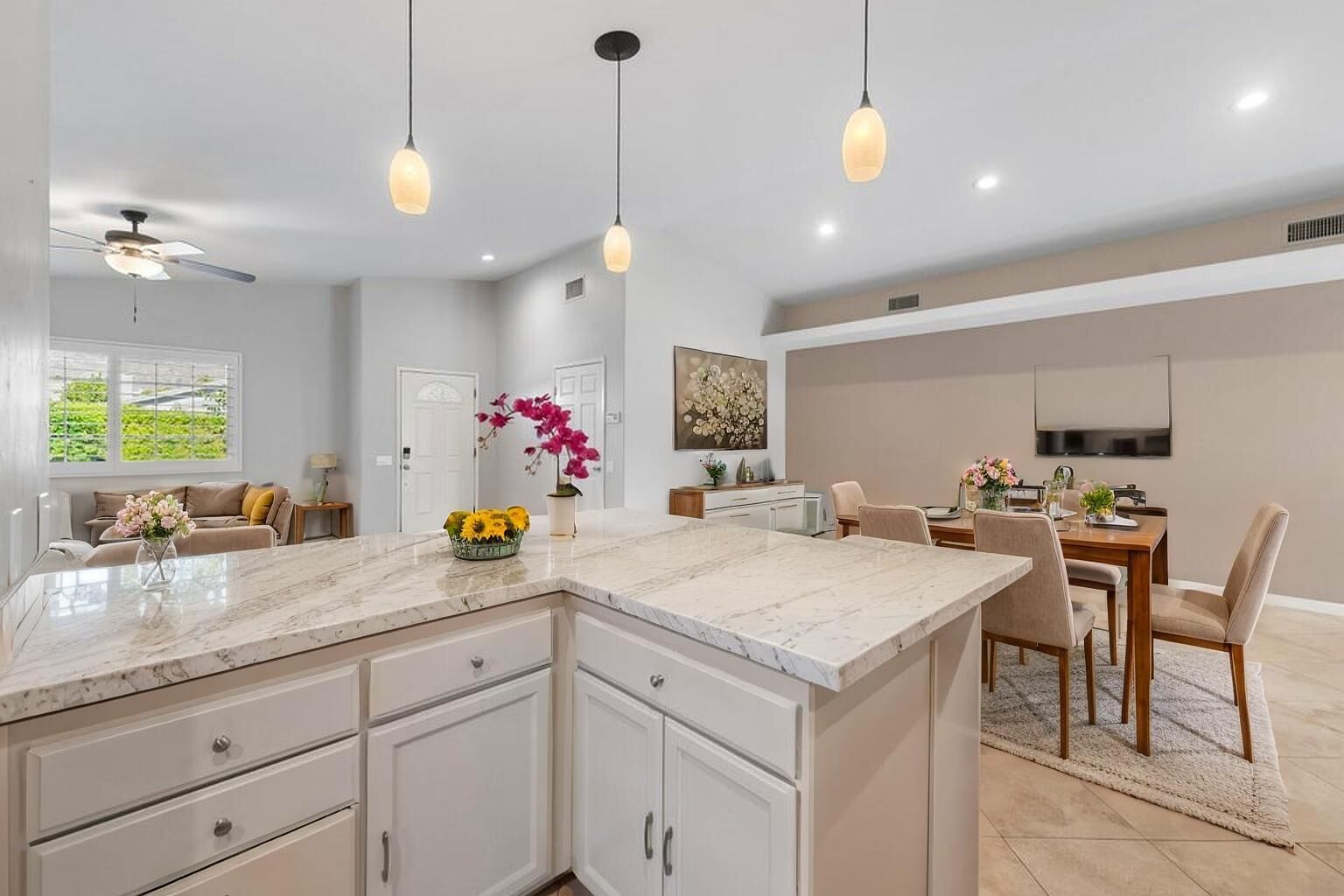 Property Photo:  52580 Avenida Navarro  CA 92253 