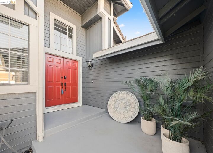 Property Photo:  2212 Colonial Ct  CA 94505 
