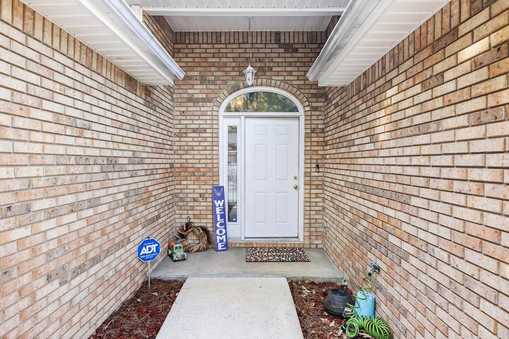 Property Photo:  134 Noblat Drive  FL 32569 