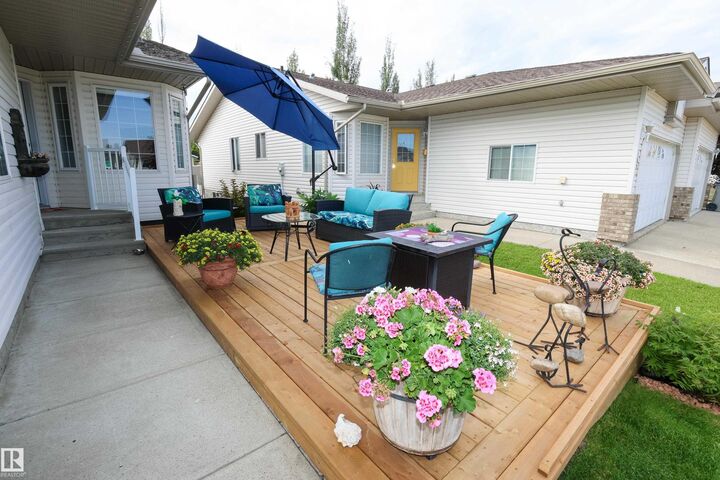Property Photo:  9826 100A Avenue  AB T8R 1T1 