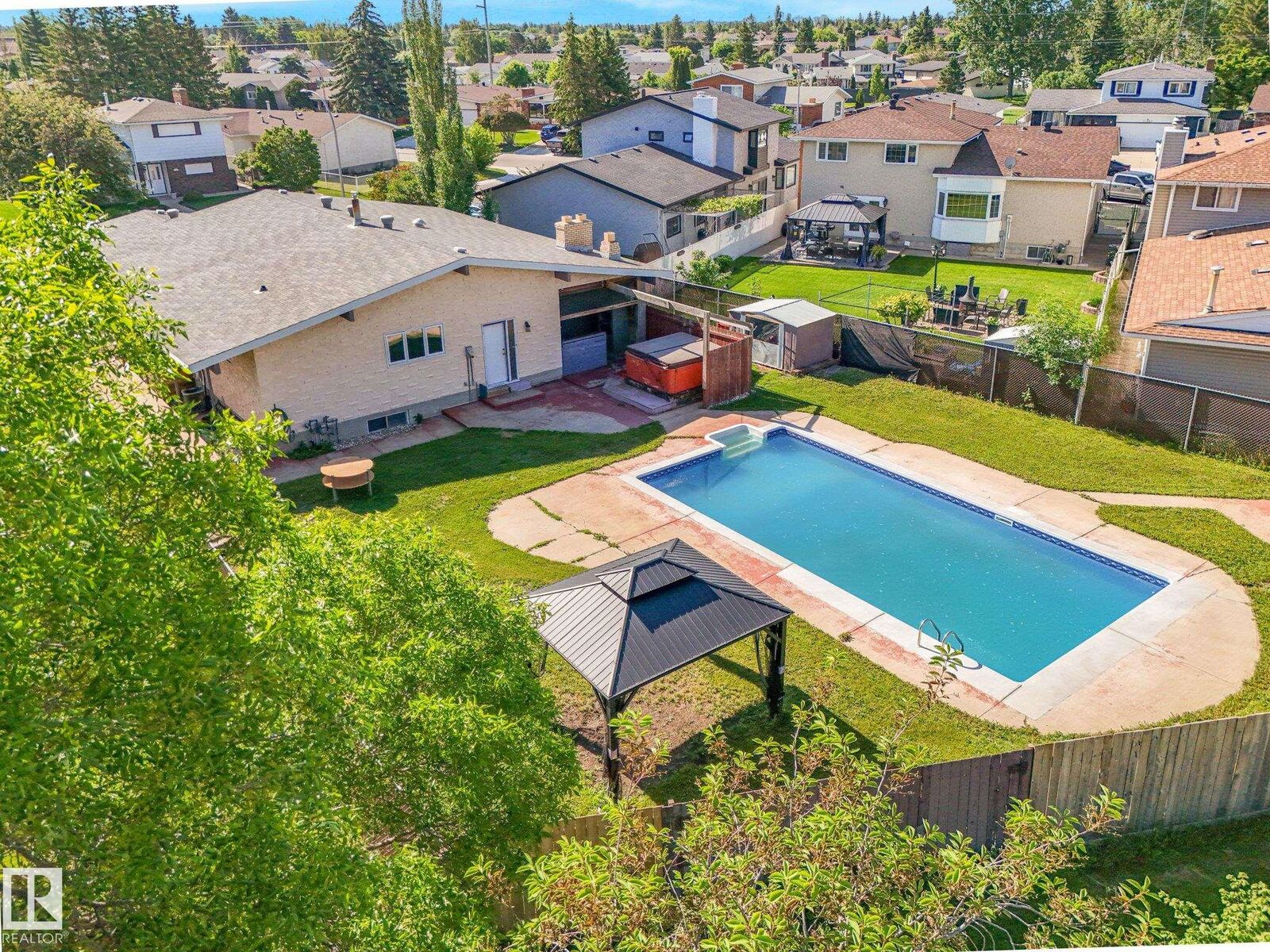 Property Photo:  11056 166 Avenue NW  AB T5X 1Y3 
