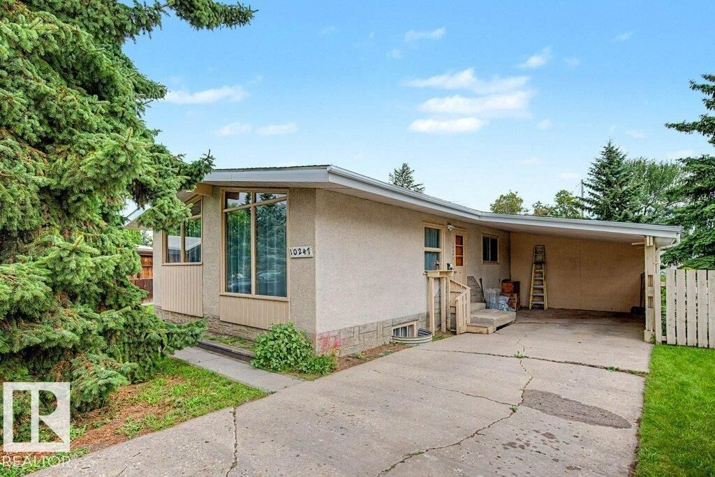 Photo de la propriété:  10247 63A Street NW  AB T6A 2N3 