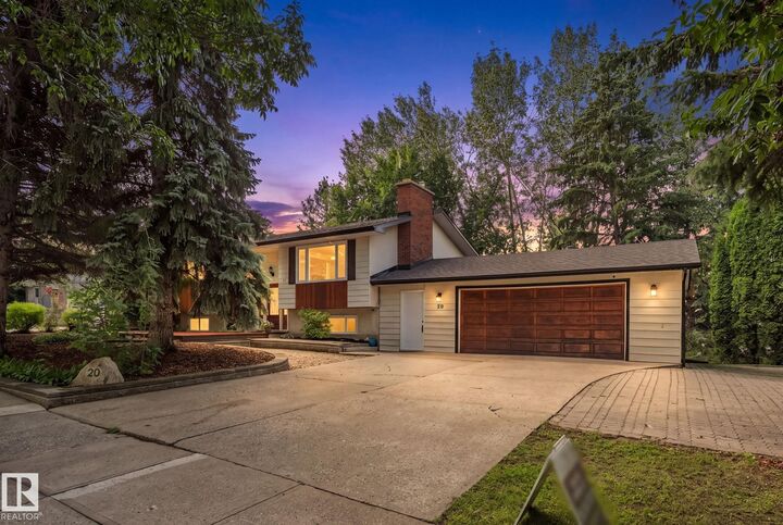 Property Photo:  20 Beacon Crescent  AB T8N 0A2 