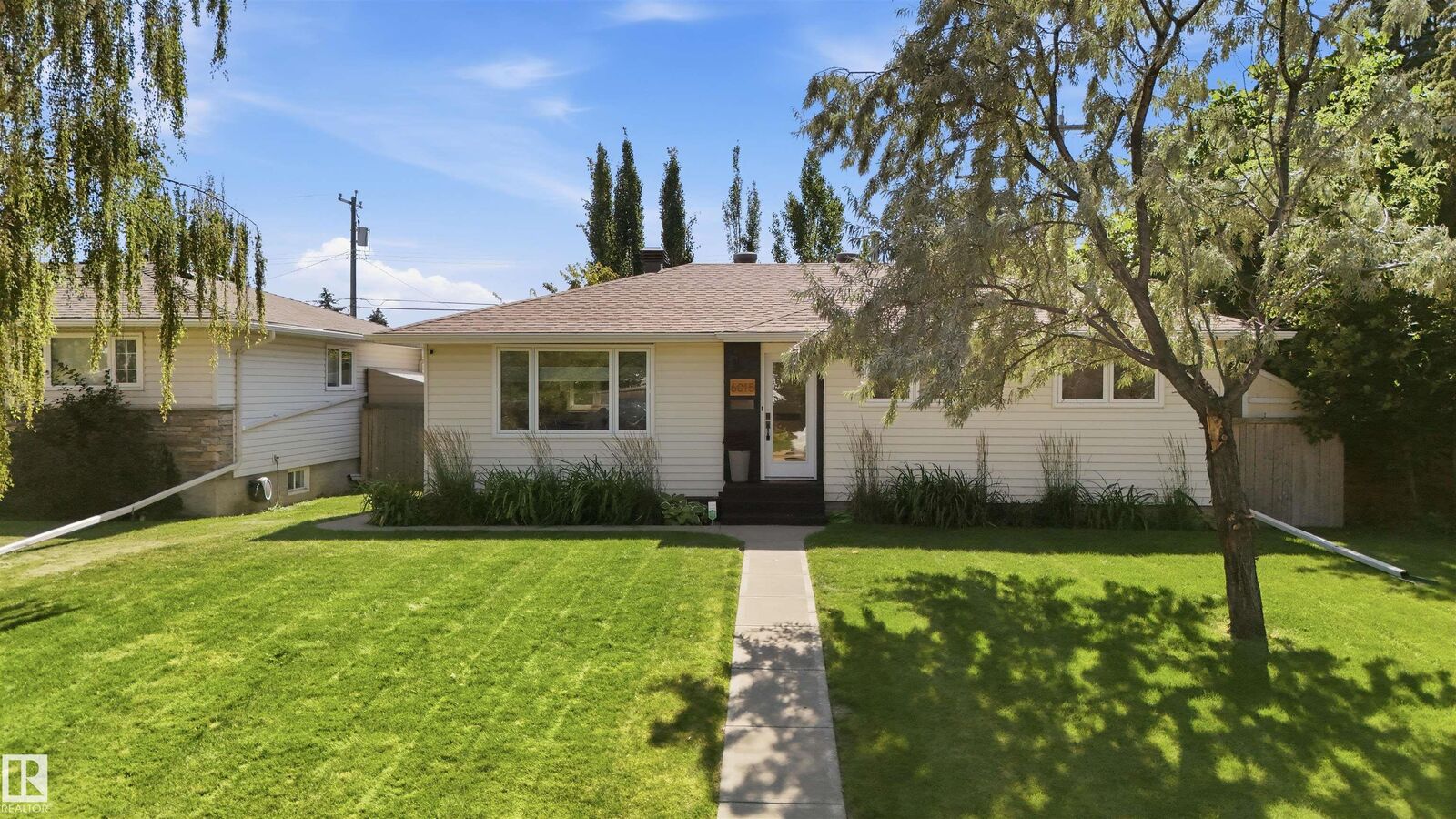 Property Photo:  6015 92A Avenue NW  AB T6B 0T3 
