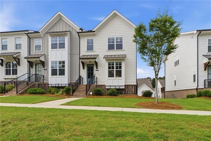 Property Photo: 835 Green Sapling Trail GA 30024