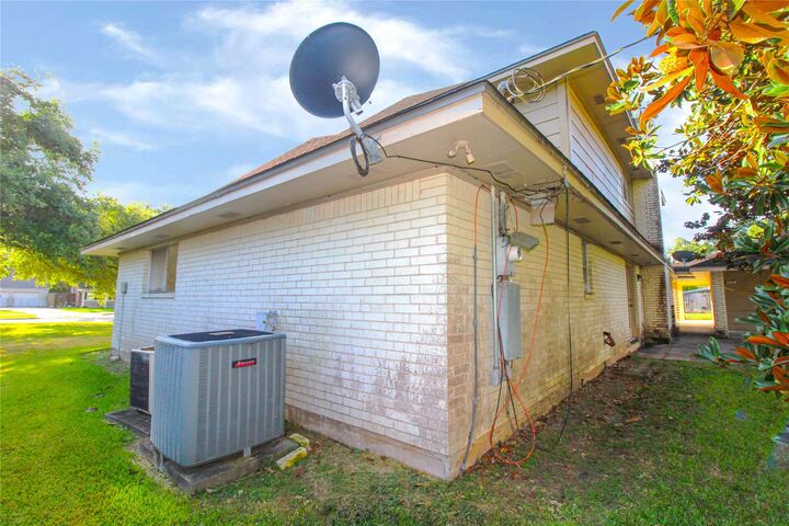 Property Photo:  2 Elm Place  TX 77515 