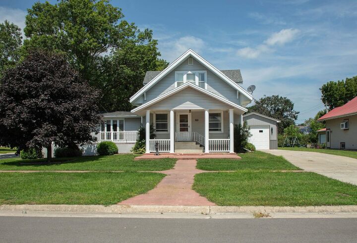 Property Photo:  622 5th Street  IA 50602 