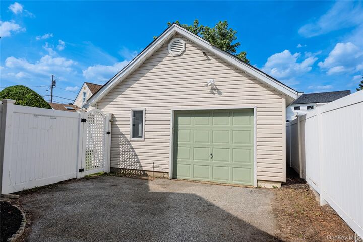 Property Photo:  31 Cherry Avenue  NY 11714 