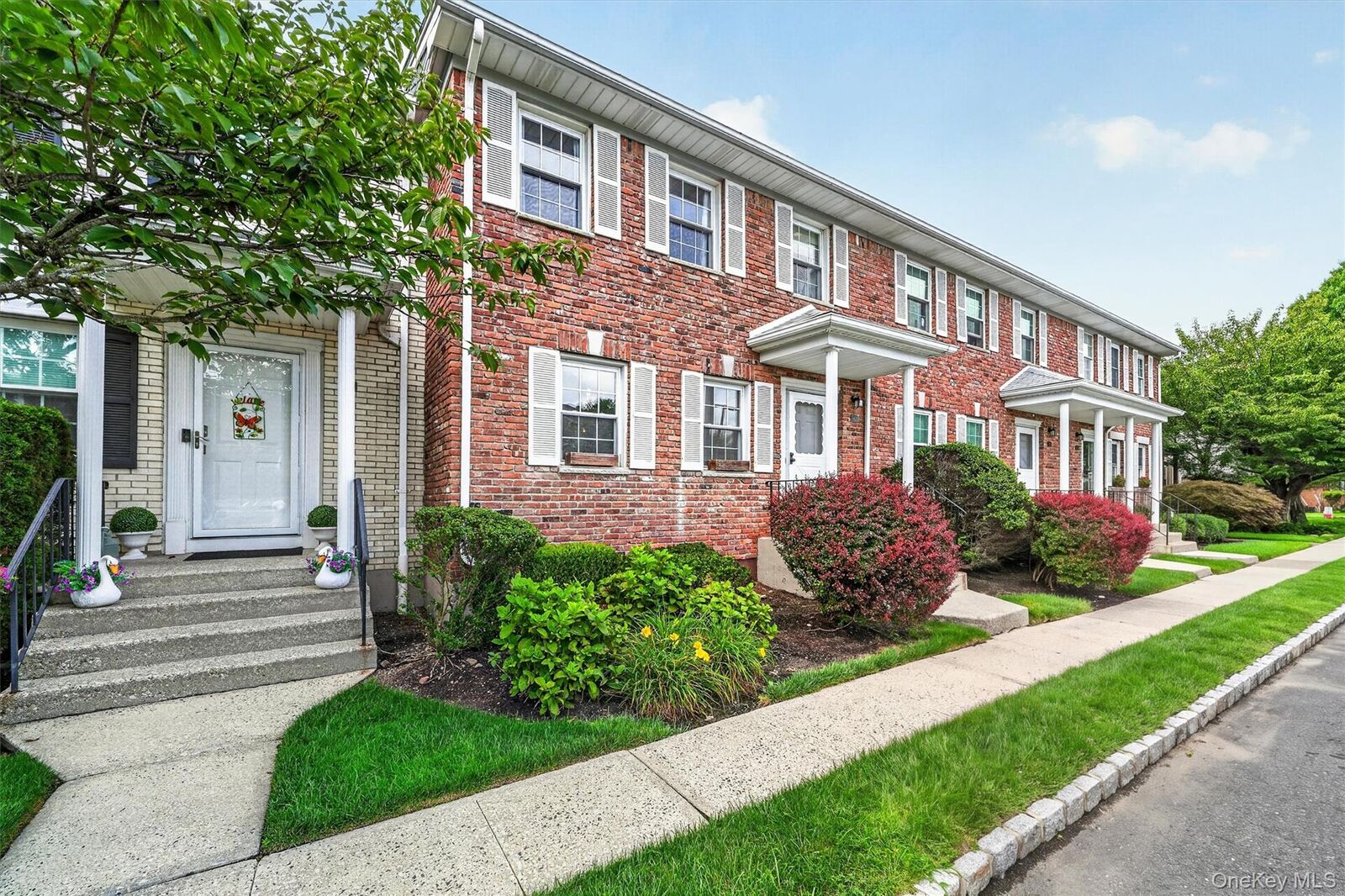 Property Photo:  600 Mohawk Court  NY 10901 