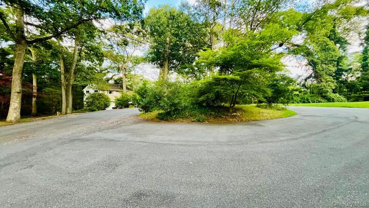 Property Photo:  5 Arizona Place  NY 11746 