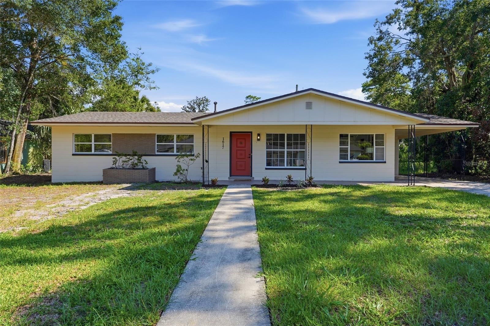 Property Photo: 1617 SE 14th Avenue FL 32641