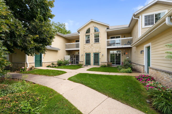 Property Photo:  1495 Garay Ln  WI 53074 
