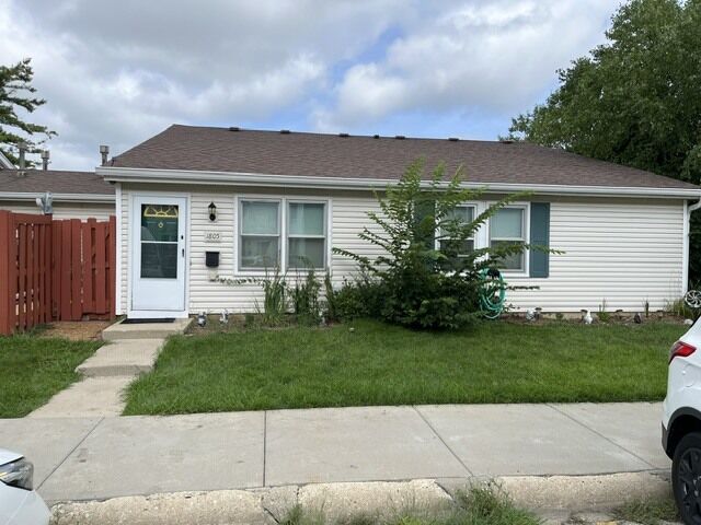 Property Photo: 1805 Jamestown Circle IL 60169