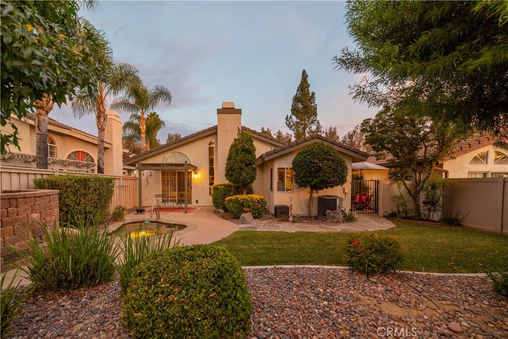 Property Photo: 41519 Avenida De La Reina CA 92592