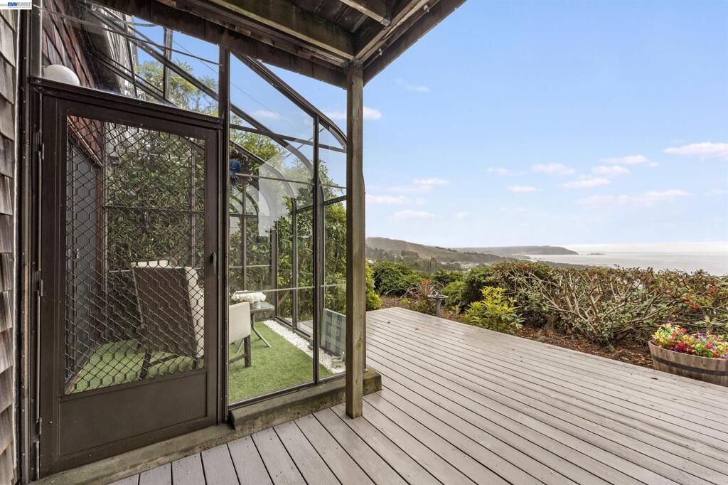 Property Photo:  262 Beachview Ave 4  CA 94044 