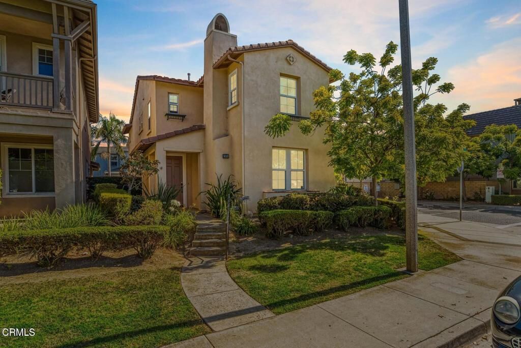 Property Photo:  368 E B Street  CA 93041 