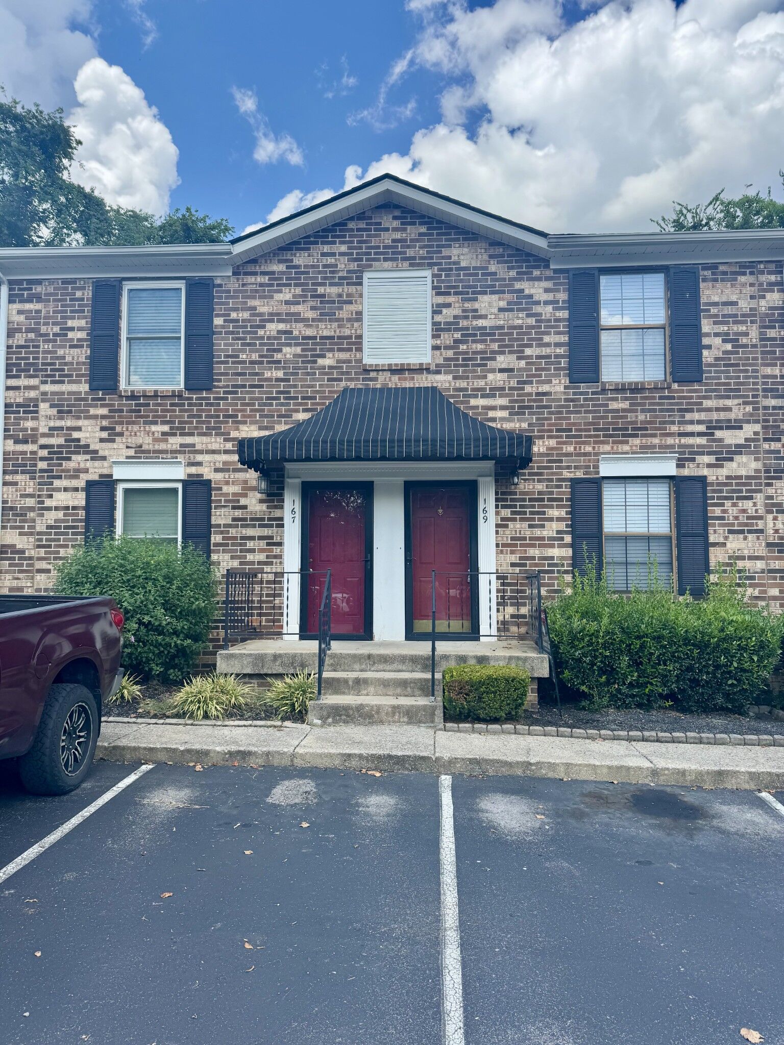 Property Photo: 169 Edgewood Dr TN 37075