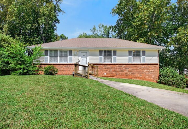 Property Photo: 621 Linda Ln TN 37042