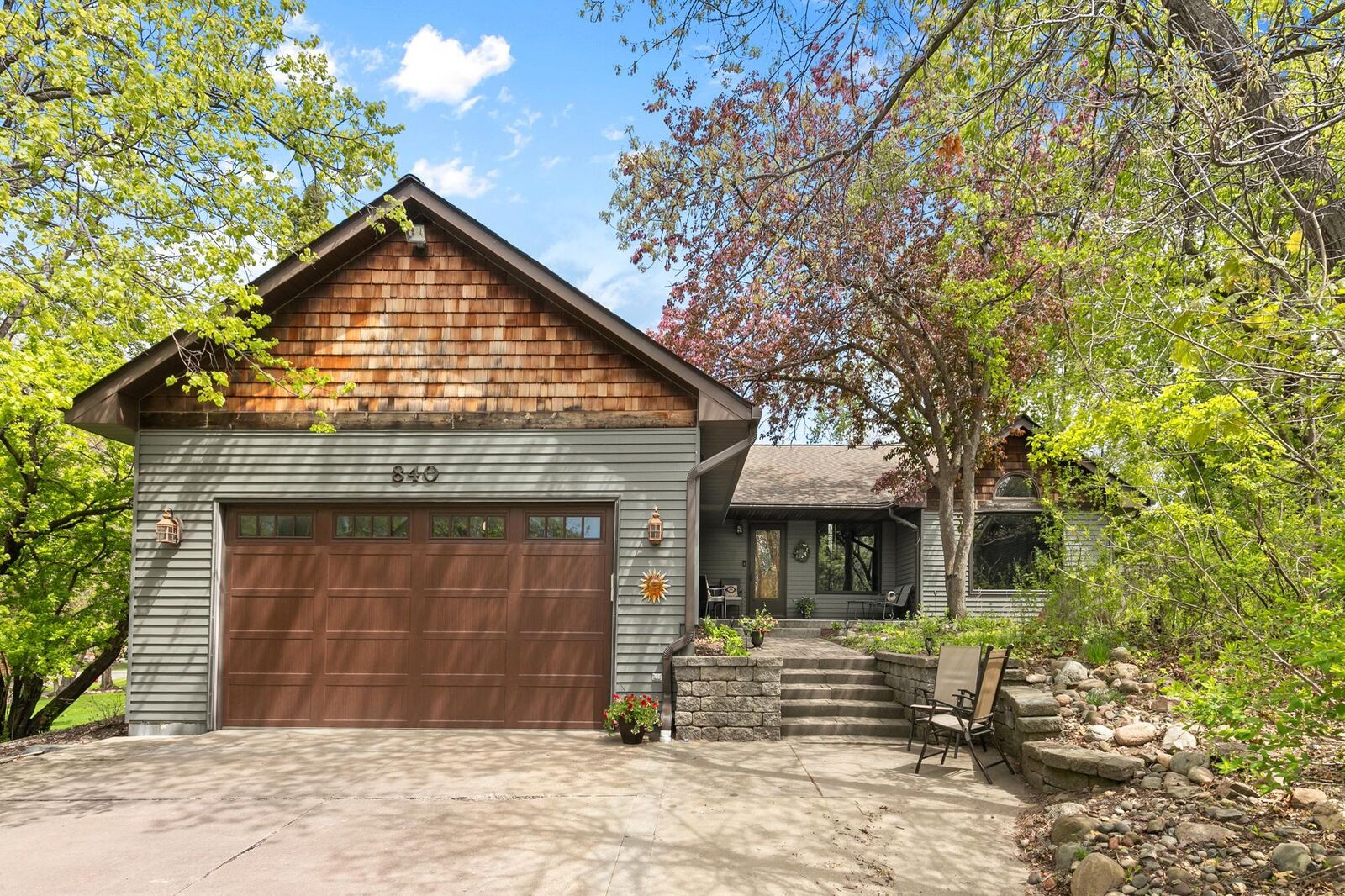 Property Photo:  840 Hallam Avenue N  MN 55115 