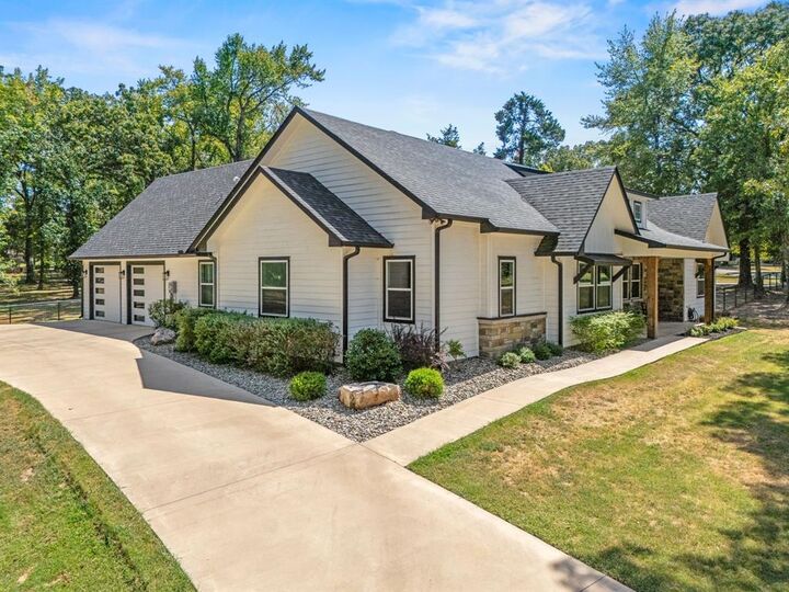 Property Photo:  222 Rs County Road 4269  TX 75440 